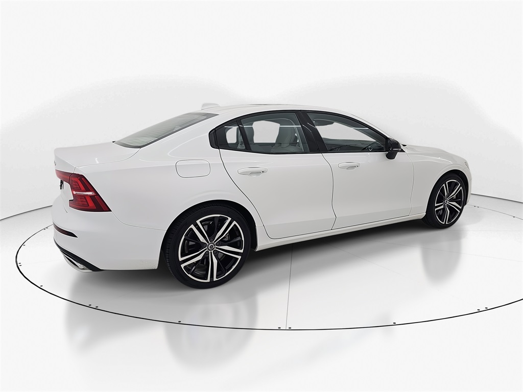 2022 Volvo S60 Recharge T8 R-Design Expression photo 4