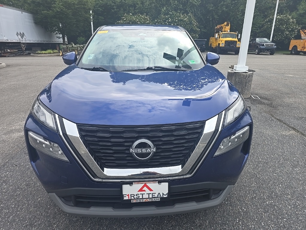2022 Nissan Rogue SV photo 2