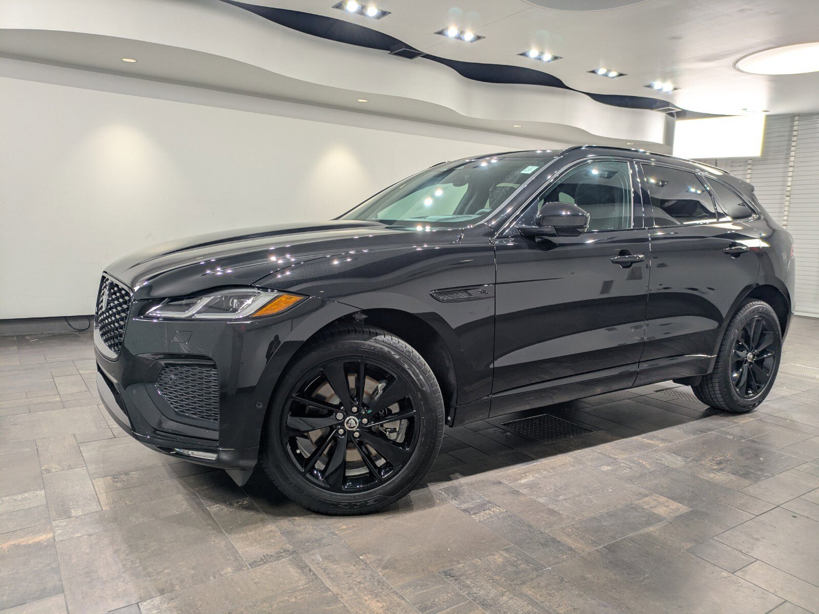 2026 Jaguar F-Pace R-Dynamic S's photo