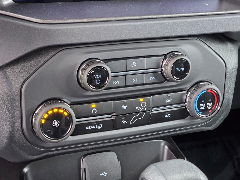 2025 Ford Bronco Base photo 16