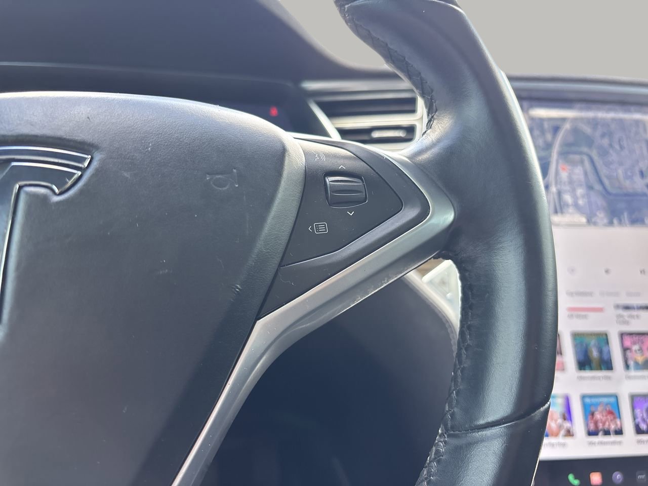 2016 Tesla Model S 60 photo 24
