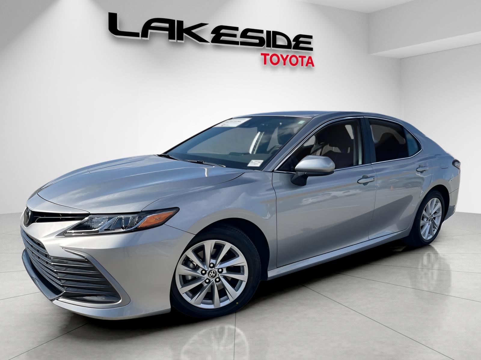 2023 Toyota Camry LE's photo