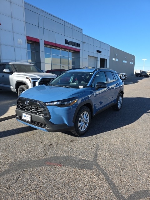 2026 Toyota Corolla Cross LE's photo