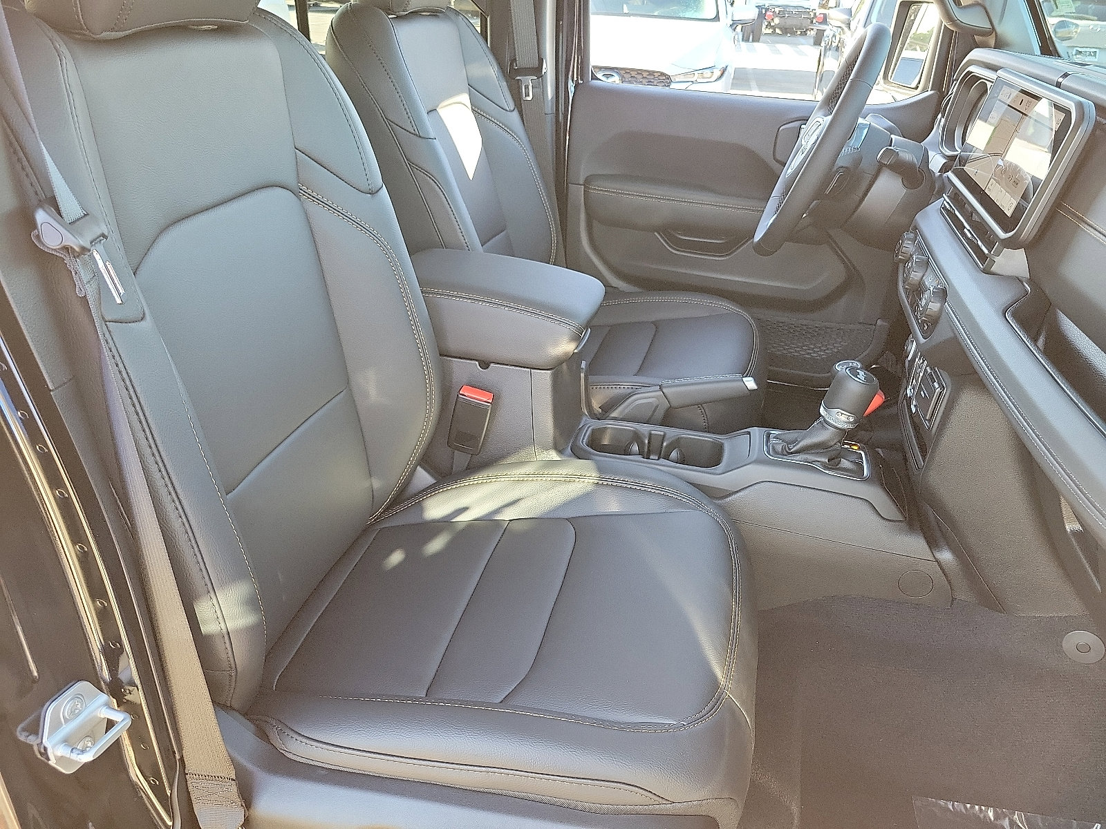 2025 Jeep Wrangler Sahara photo 15