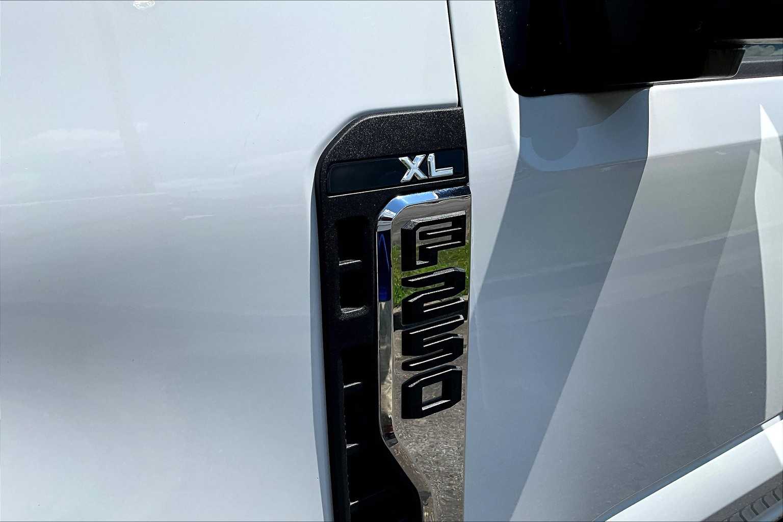 2024 Ford F-250 XL photo 9
