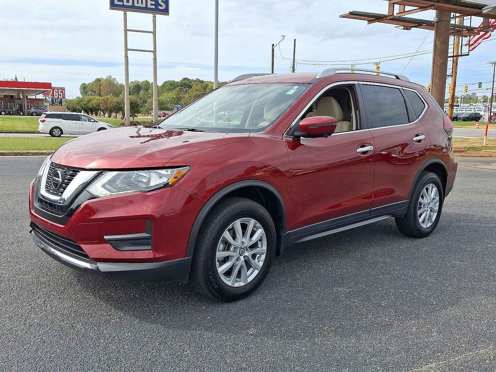 2018 Nissan Rogue SV photo 2