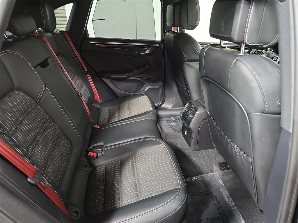 2024 Porsche Macan T photo 23
