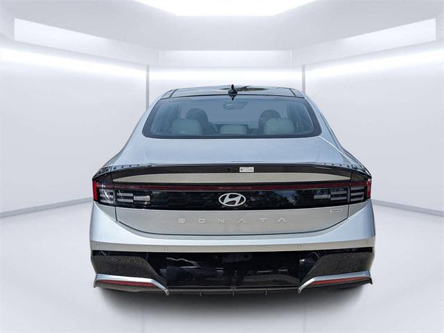 2025 Hyundai Sonata Hybrid Limited photo 4