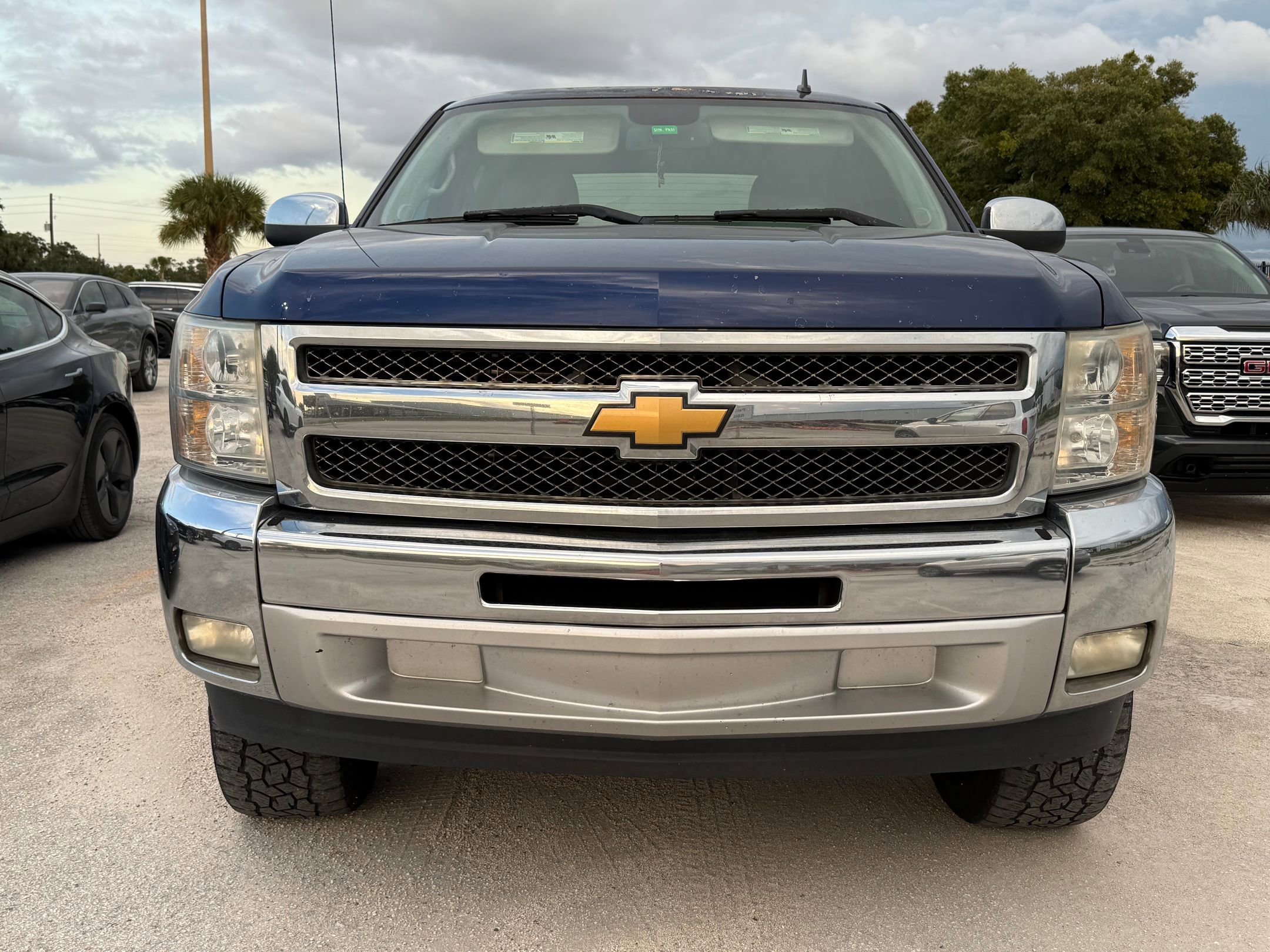 2012 Chevrolet Silverado 1500 LT photo 3
