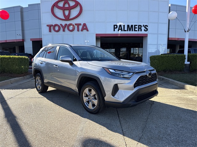 2023 Toyota RAV4 XLE's photo