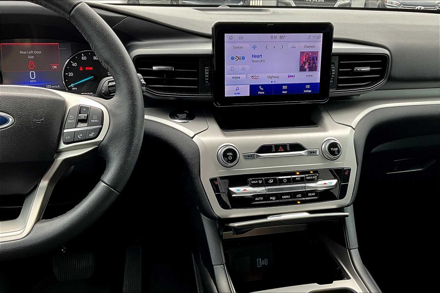 2024 Ford Explorer XLT photo 6