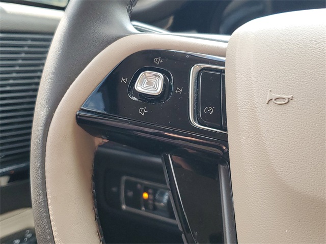 2022 Lincoln Corsair Standard photo 11