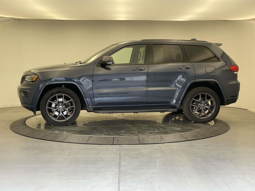 2021 Jeep Grand Cherokee Anniversary Edition photo 2