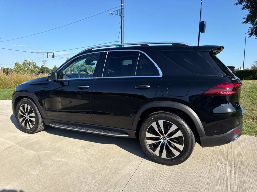 2026 Mercedes Benz GLE 450e 4MATIC photo 3