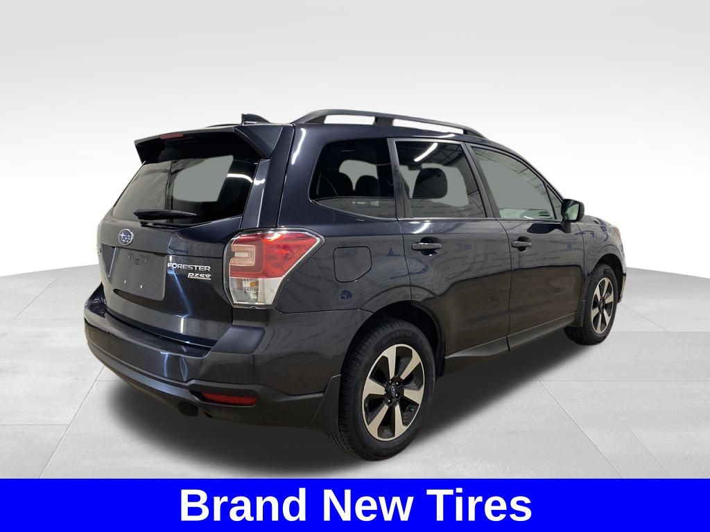 2017 Subaru Forester 2.5i Premium photo 2