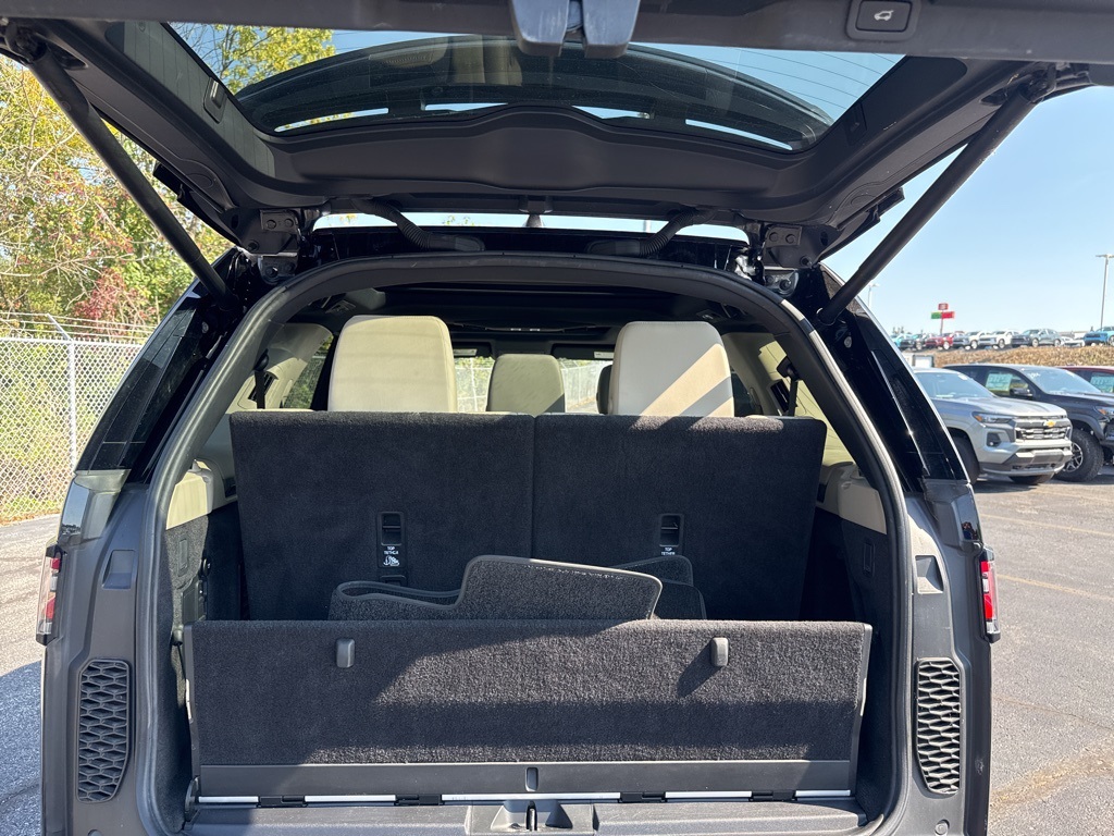 2020 Land Rover Discovery Landmark photo 8
