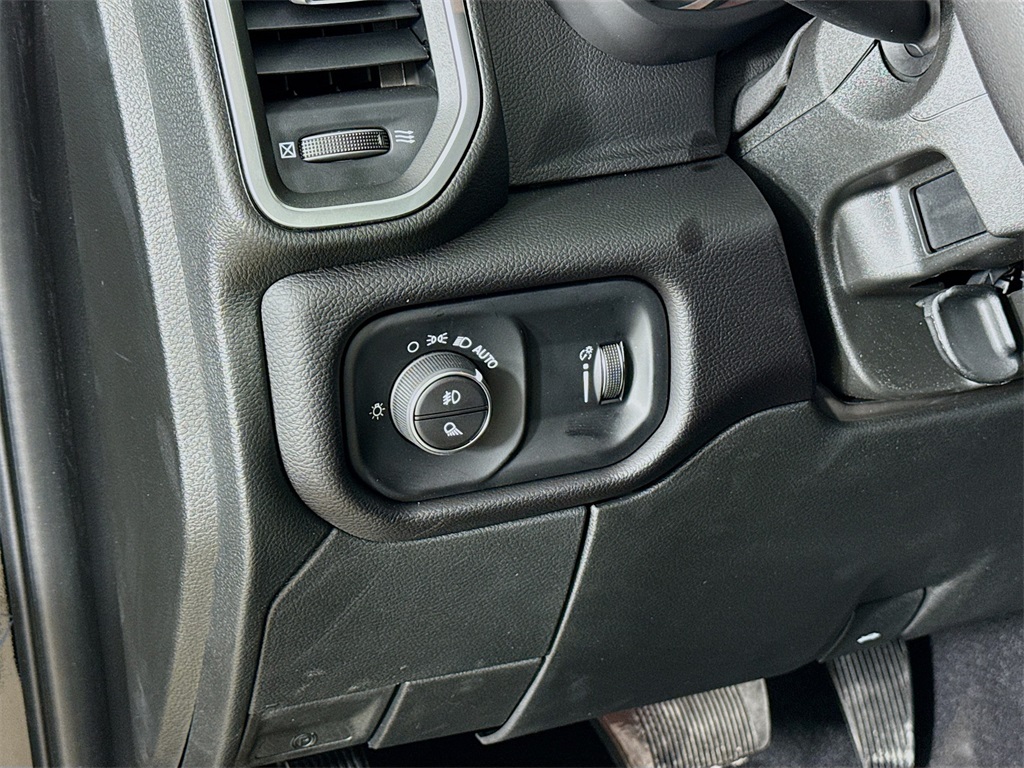 2025 Ram 2500 Big Horn photo 9