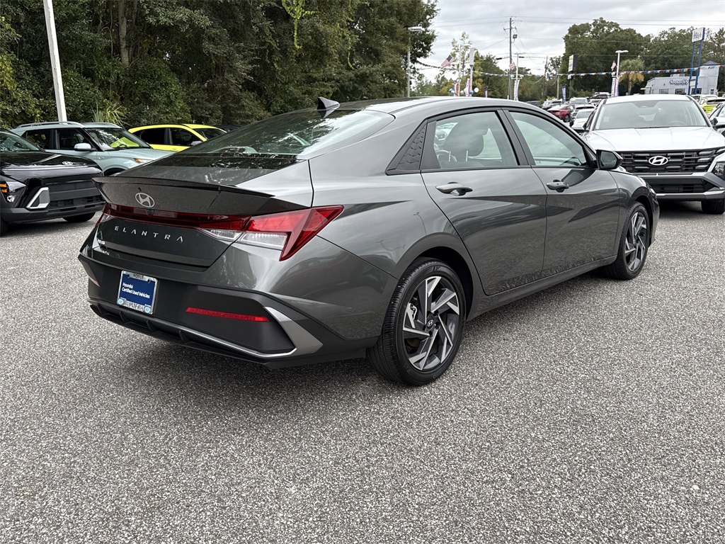 2025 Hyundai Elantra SEL Sport photo 3