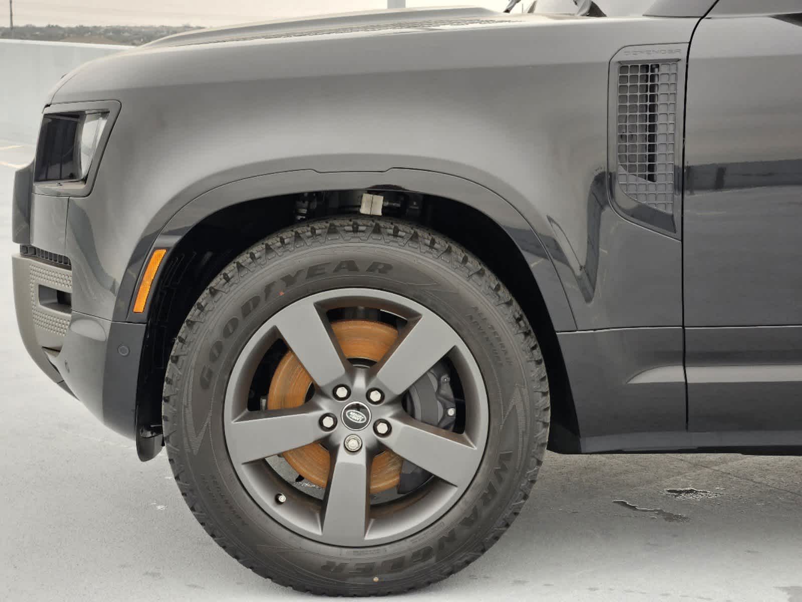2025 Land Rover Defender 110 X-Dynamic SE photo 9