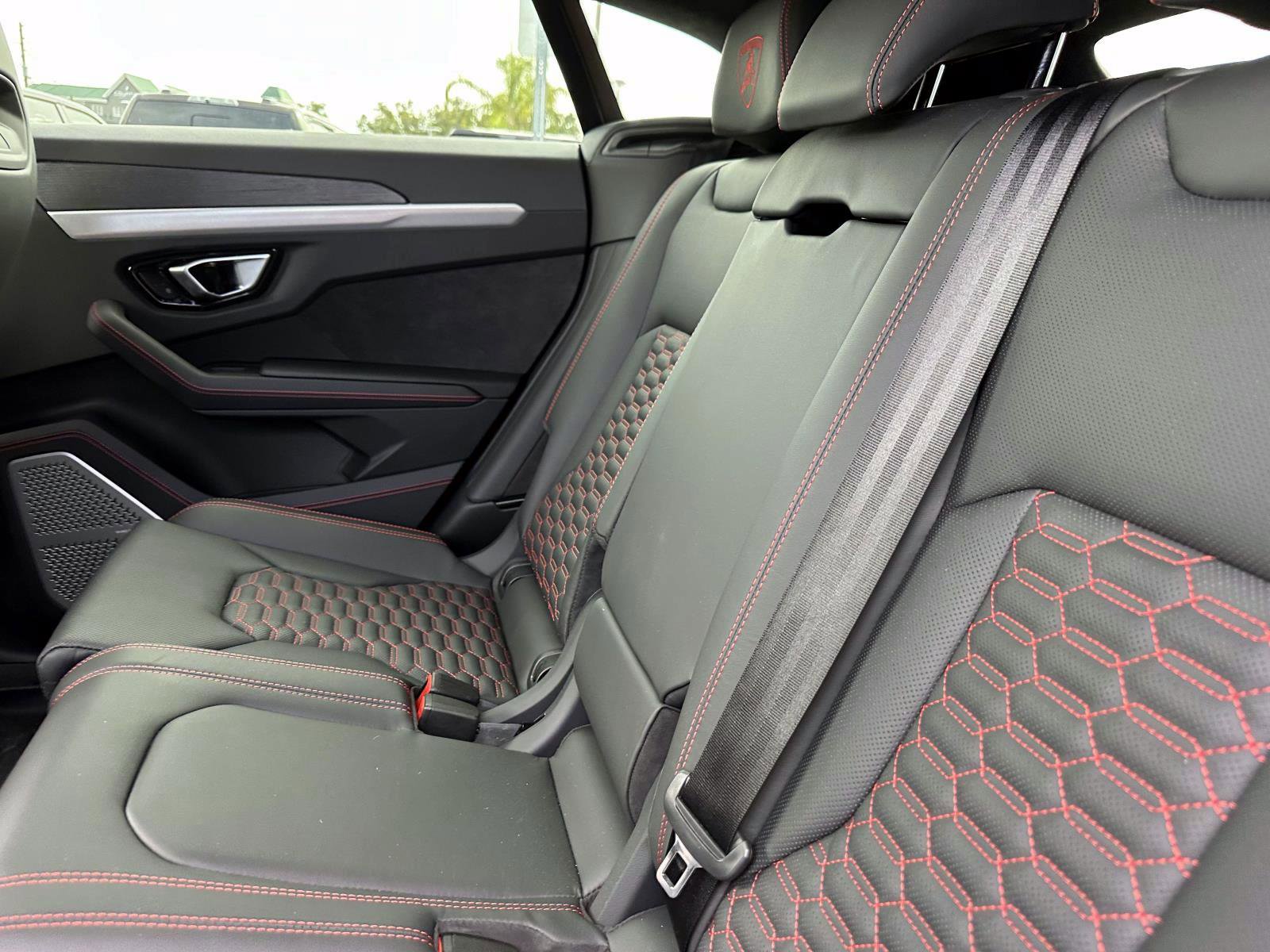 2022 Lamborghini Urus Base photo 12