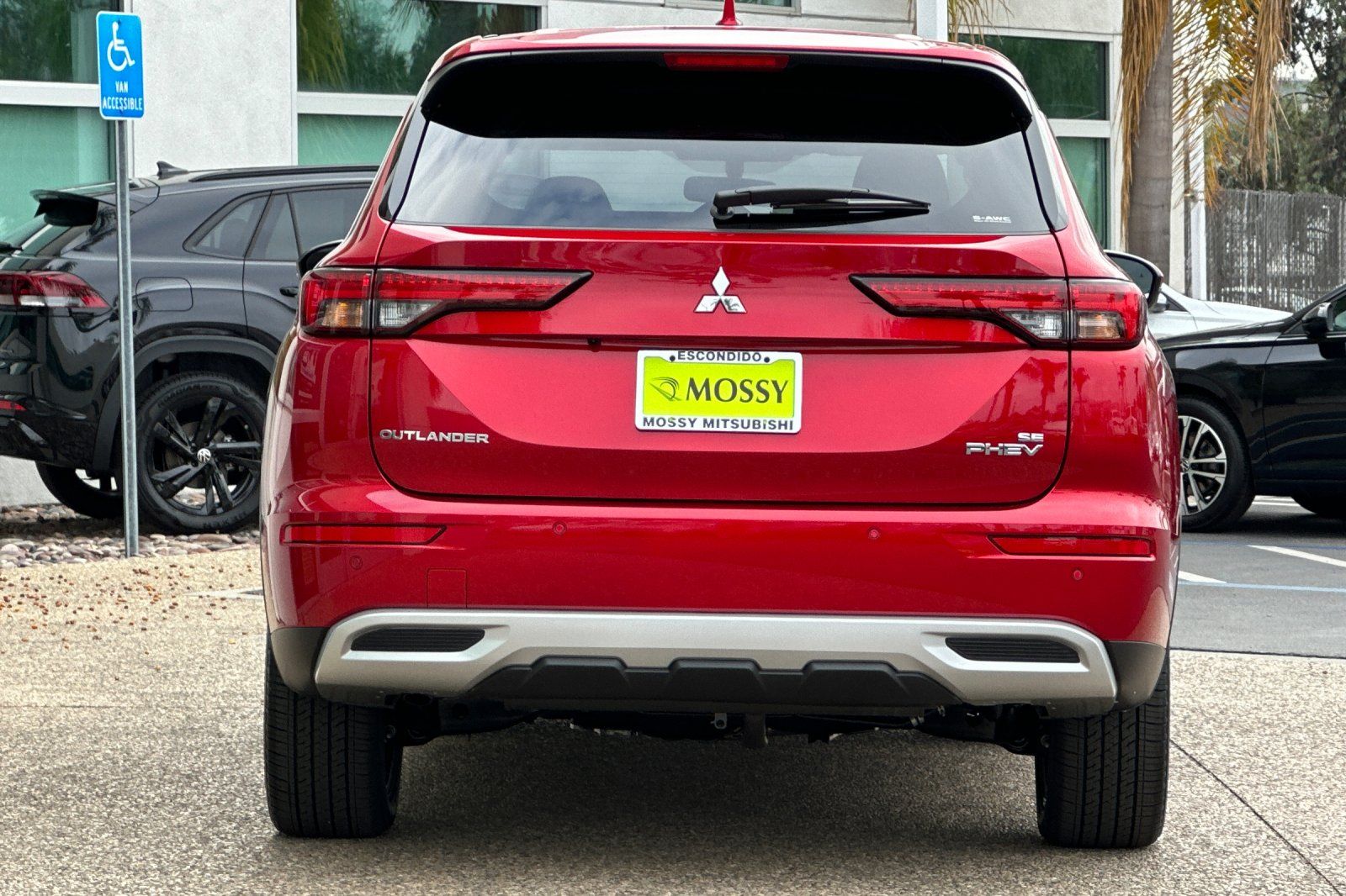 2025 Mitsubishi Outlander PHEV SE photo 5