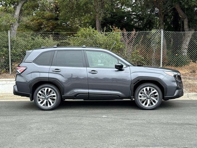 2025 Subaru Forester Touring photo 3