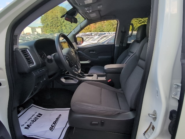 2023 Nissan Frontier SV photo 11