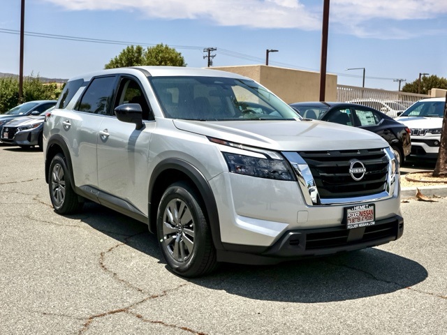 2025 Nissan Pathfinder S photo 2