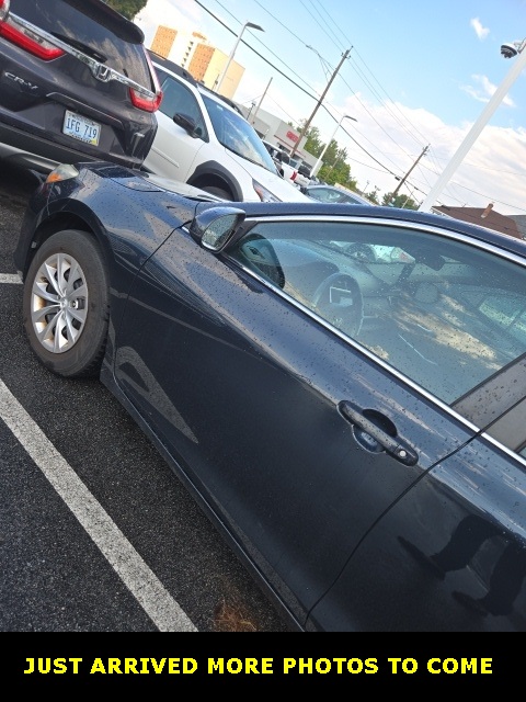 2015 Toyota Camry LE photo 2