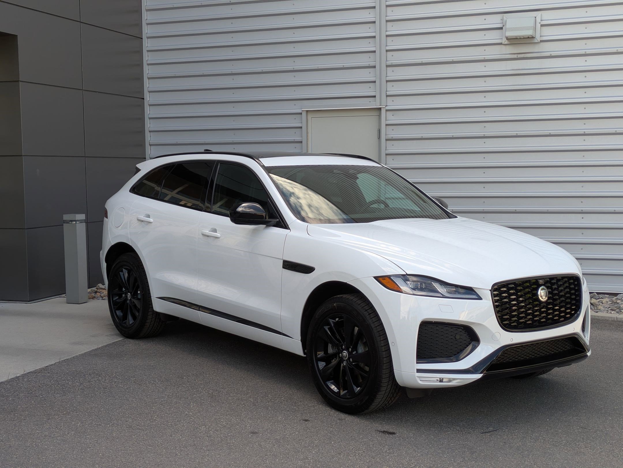 2026 Jaguar F-PACE P400 R-Dynamic S photo 13