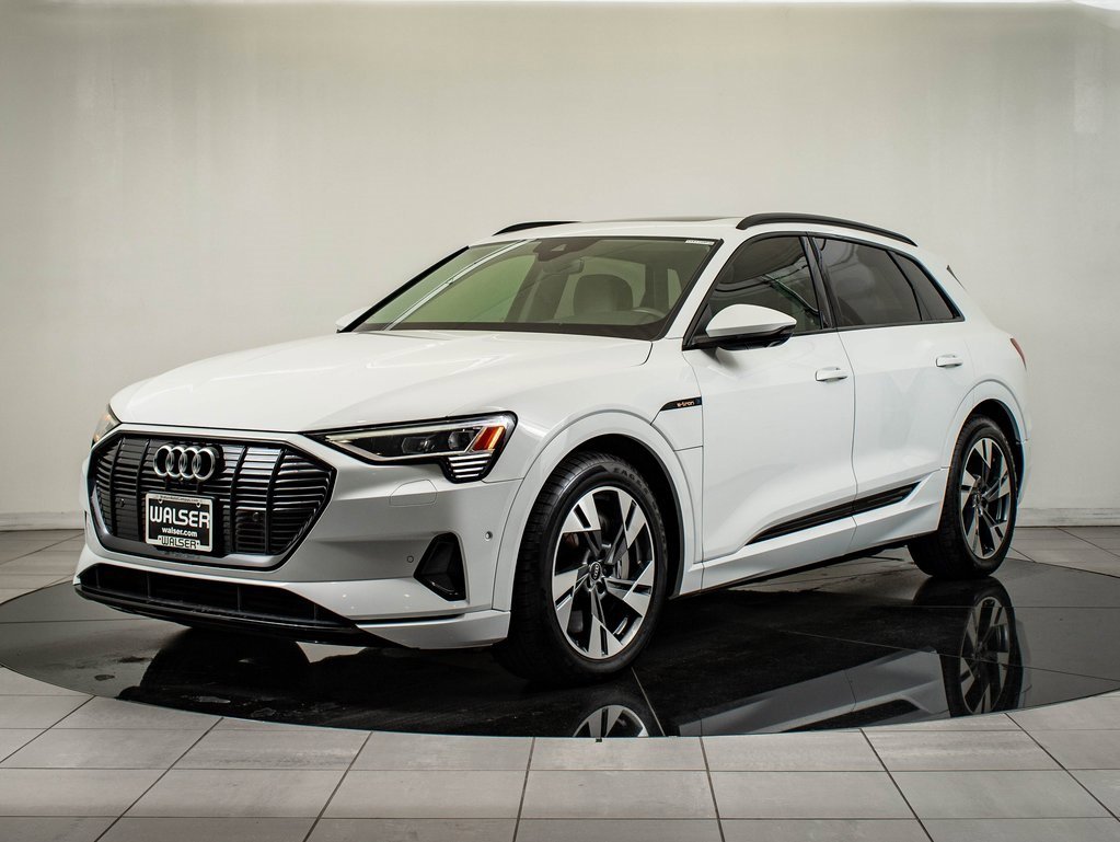 2021 Audi e-tron Premium's photo