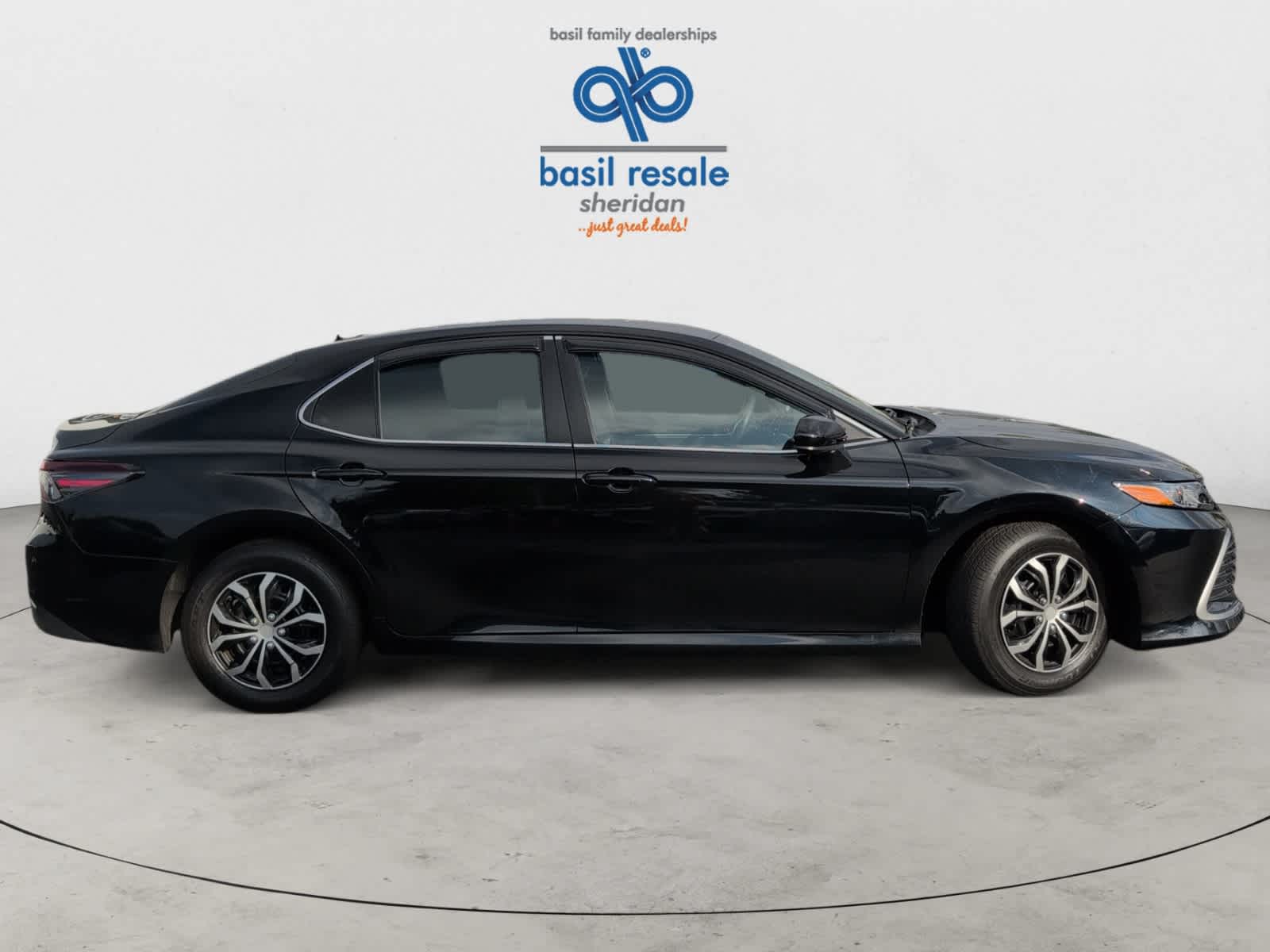 2022 Toyota Camry Hybrid LE SE photo 5