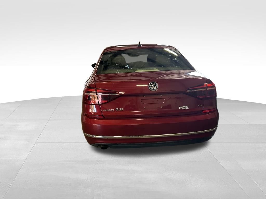 2019 Volkswagen Passat 2.0T Wolfsburg Edition photo 5