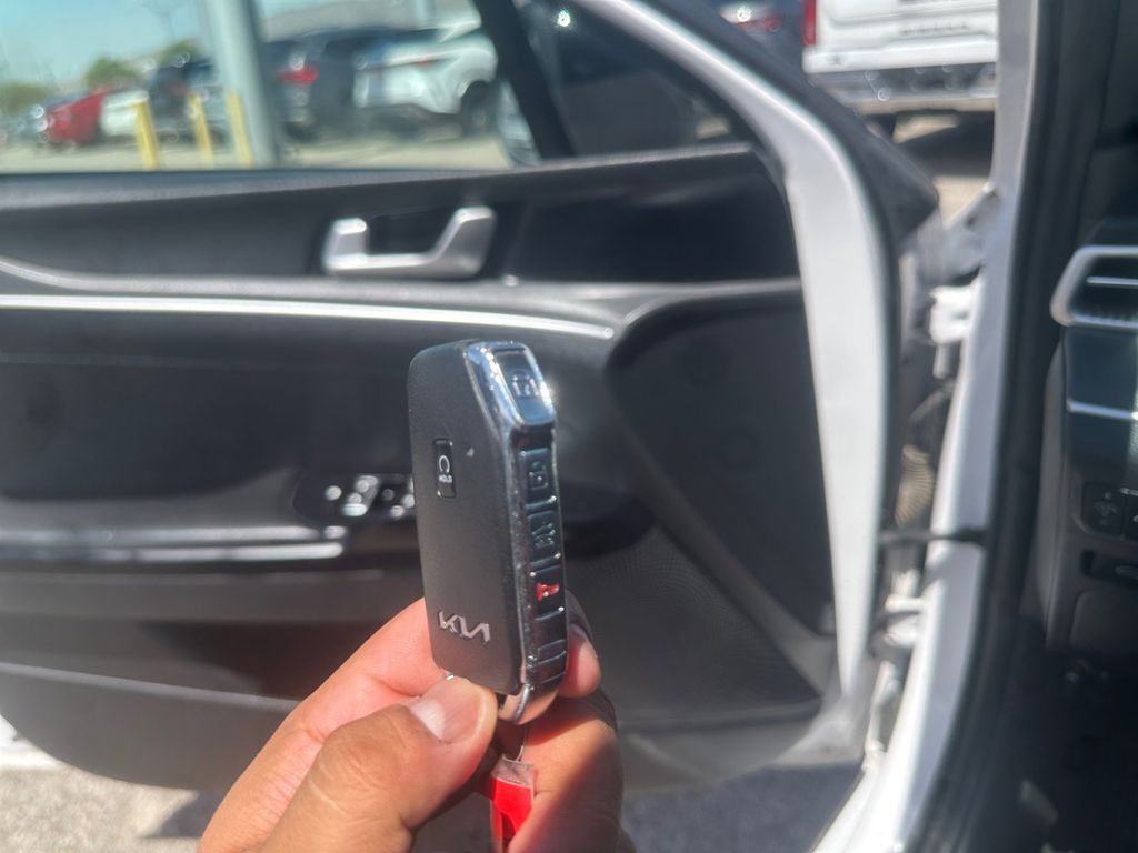 2022 Kia K5 GT-Line photo 22