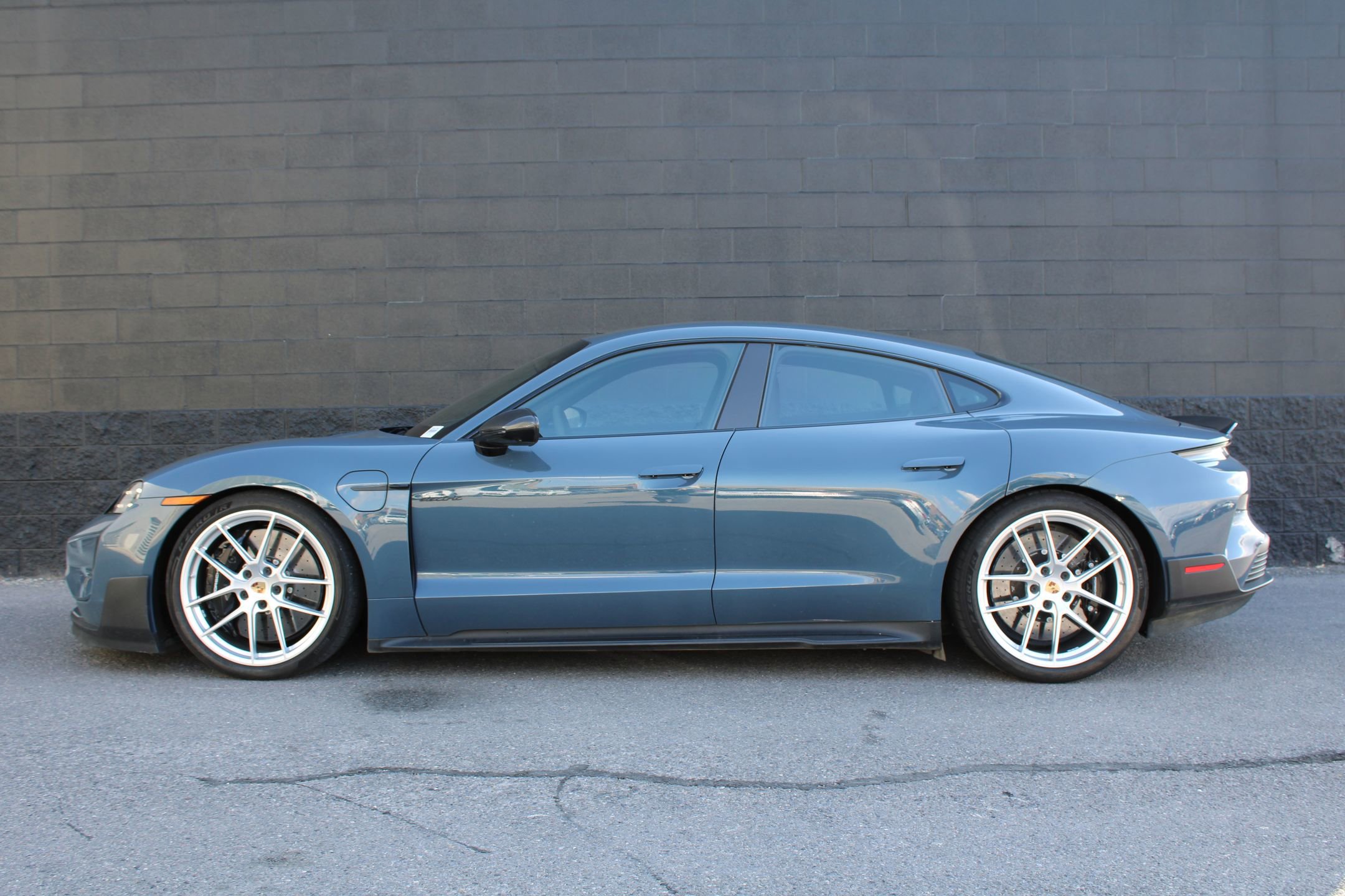 2025 Porsche Taycan Turbo GT photo 2