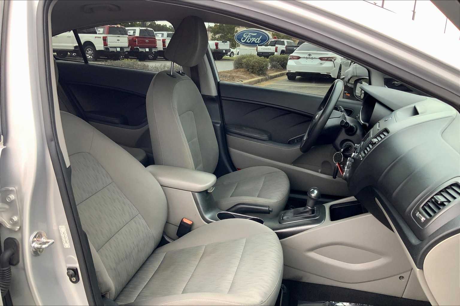 2016 Kia Forte LX photo 8