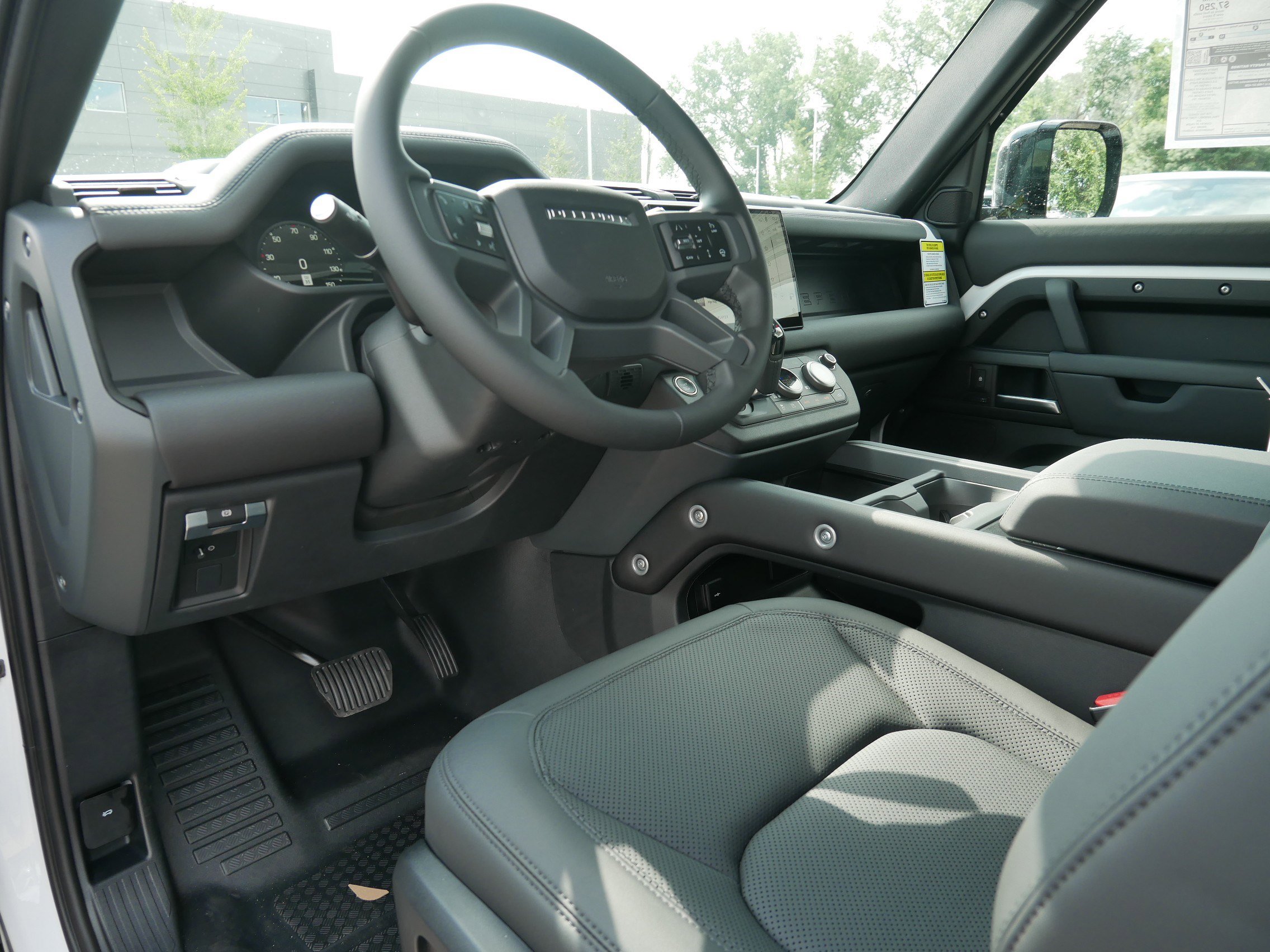 2025 Land Rover Defender 90 X-Dynamic SE photo 3