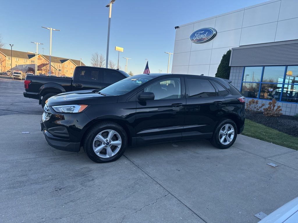 2022 Ford Edge SE photo 3