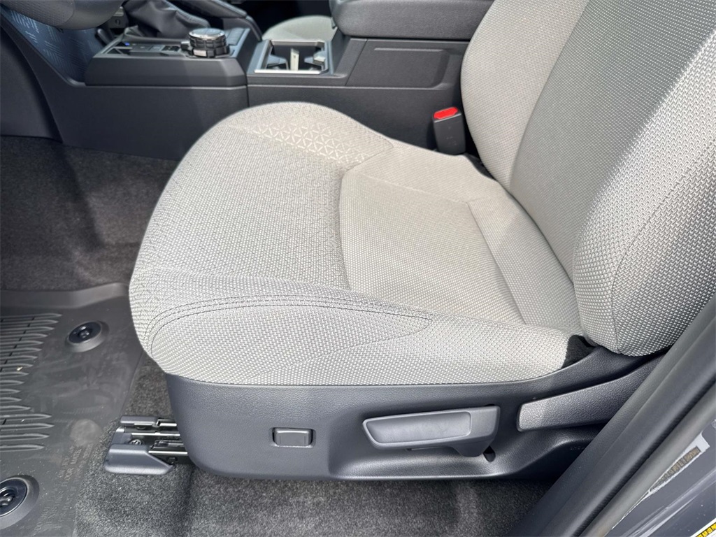 2025 Toyota 4Runner SR5 photo 16