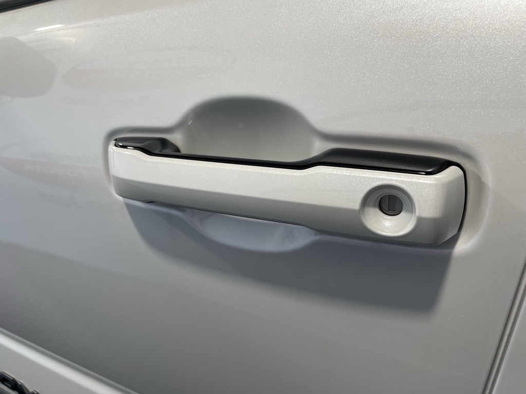 2025 Toyota Tacoma SR5 photo 11