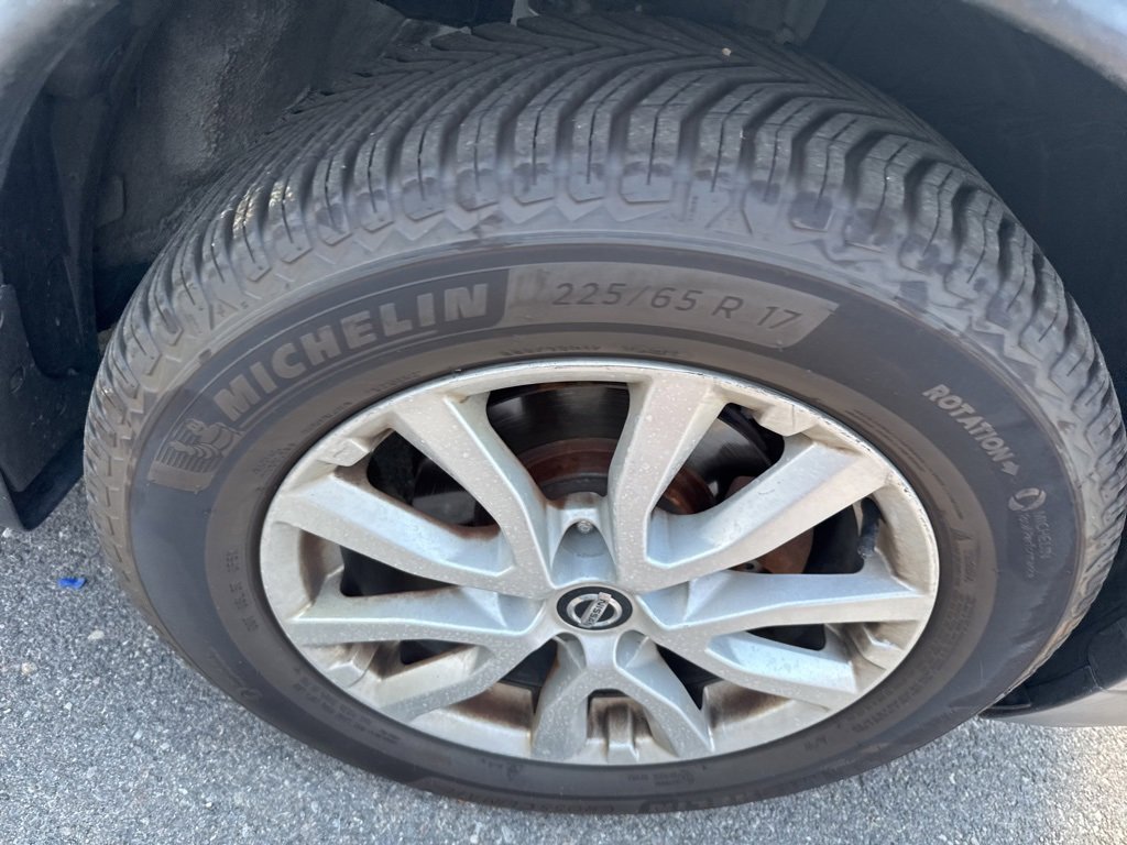 2018 Nissan Rogue SV photo 5