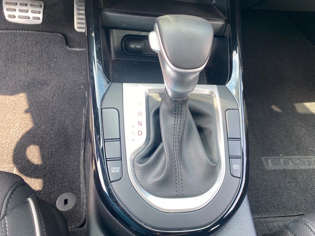 2022 Kia Forte GT-Line photo 12