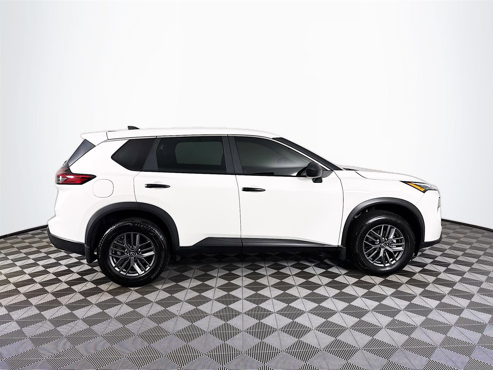 2025 Nissan Rogue S photo 3