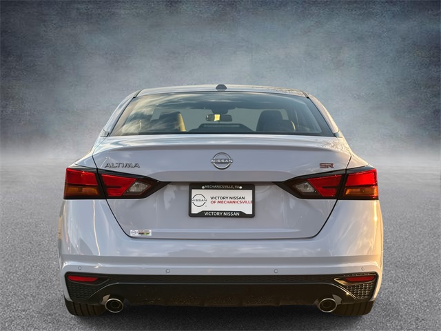 2025 Nissan Altima SR photo 3