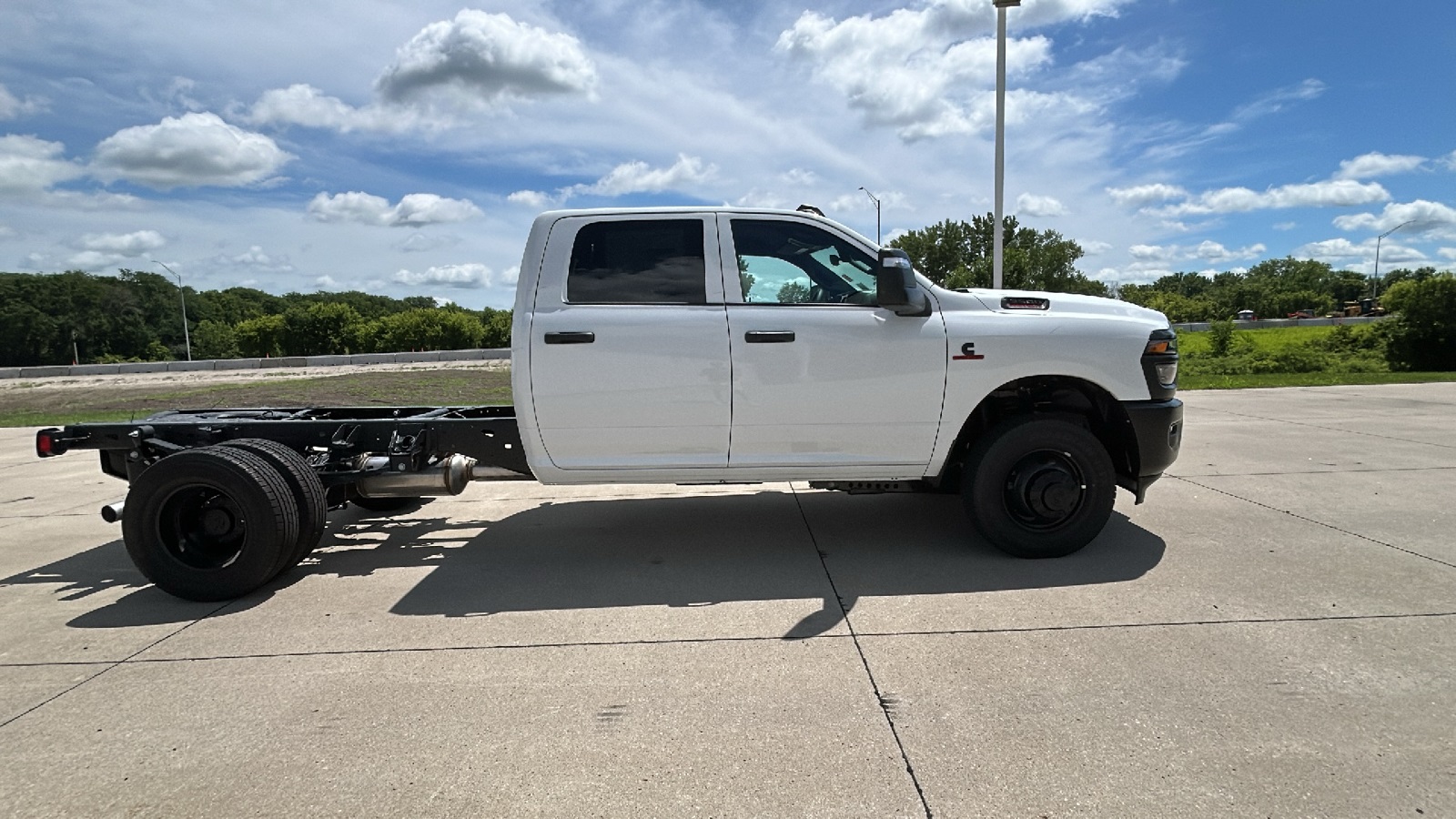 2025 Ram 3500 Tradesman photo 2