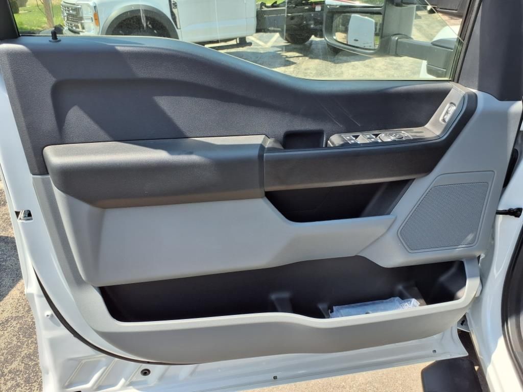 2024 Ford F-350 XL photo 12