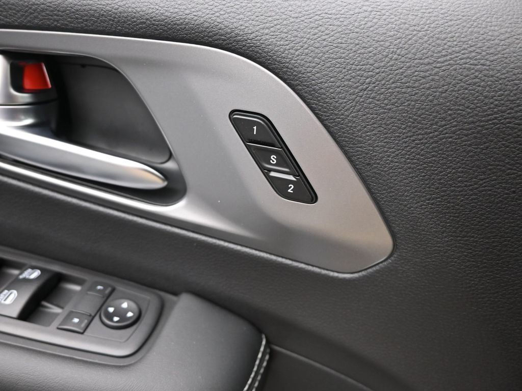 2026 Chrysler Pacifica photo 17