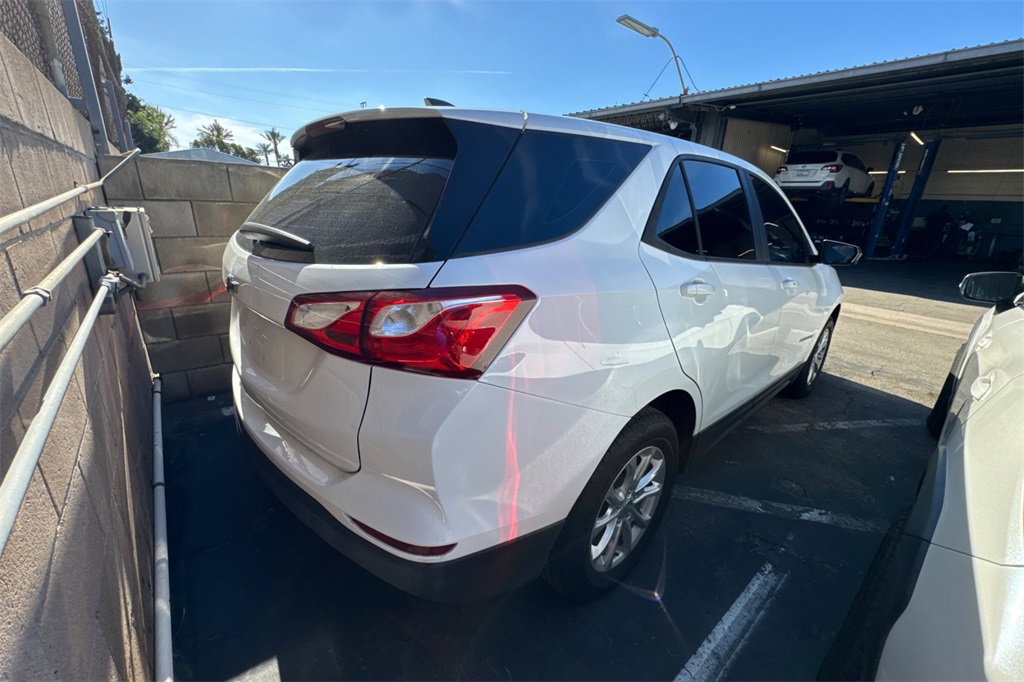 2020 Chevrolet Equinox LS photo 2