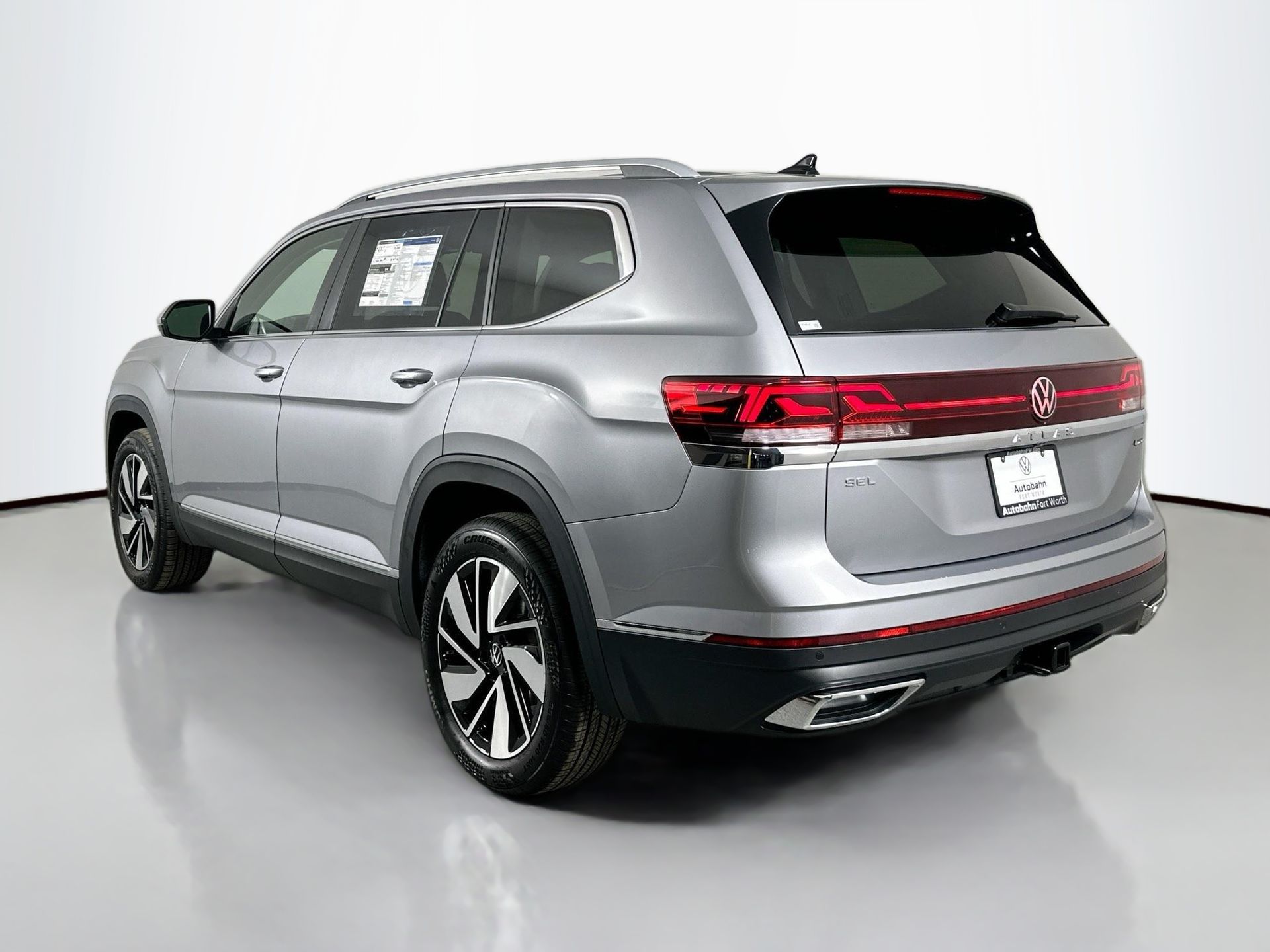 2025 Volkswagen Atlas SEL photo 4