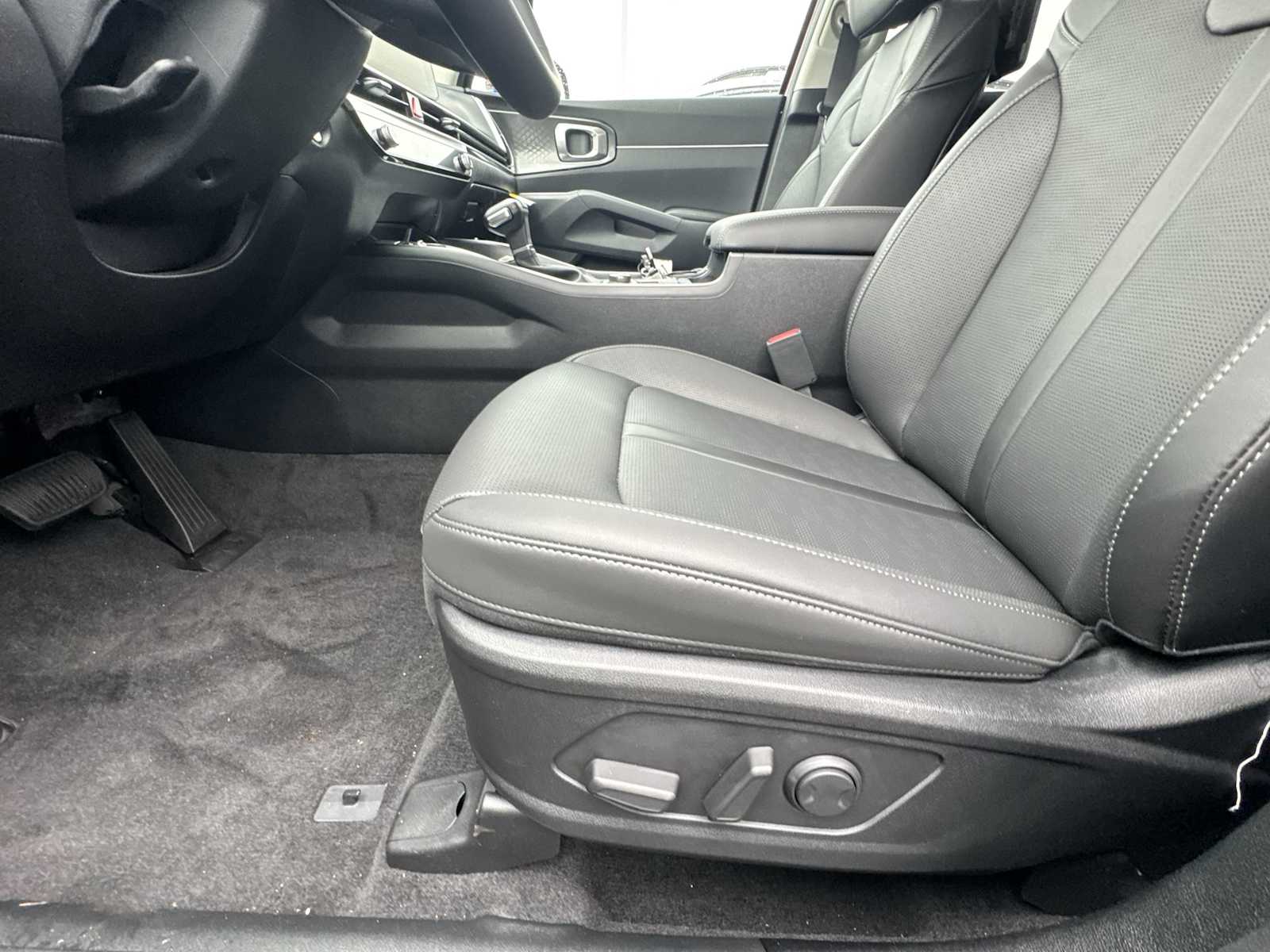 2025 Kia Sorento S photo 4